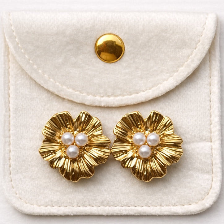 Grace shirt buttons on Plutee pouch