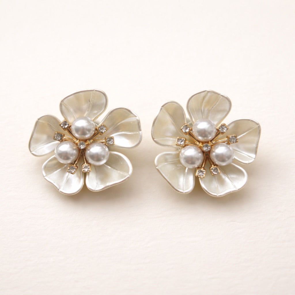 White pearl flower decorative statement button with pearl centre for blouses, shirts, blazers, coats and jackets – Plutee Elise