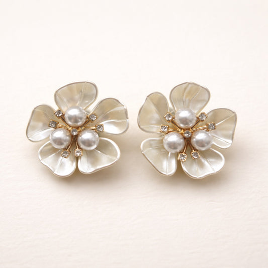 White pearl flower decorative statement button with pearl centre for blouses, shirts, blazers, coats and jackets – Plutee Elise