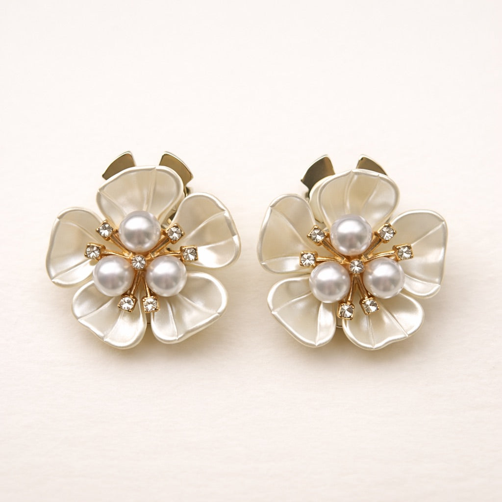 Front and back of Elise shirt buttons showing clip fastening for blouses, shirts, blazers, coats and jackets