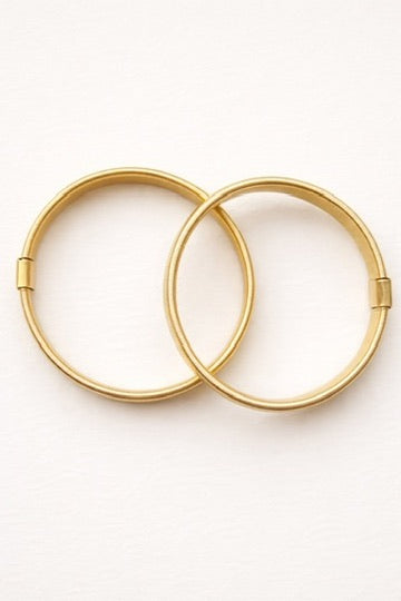 Slim gold arm bands for oversized shirts, blazers and jackets